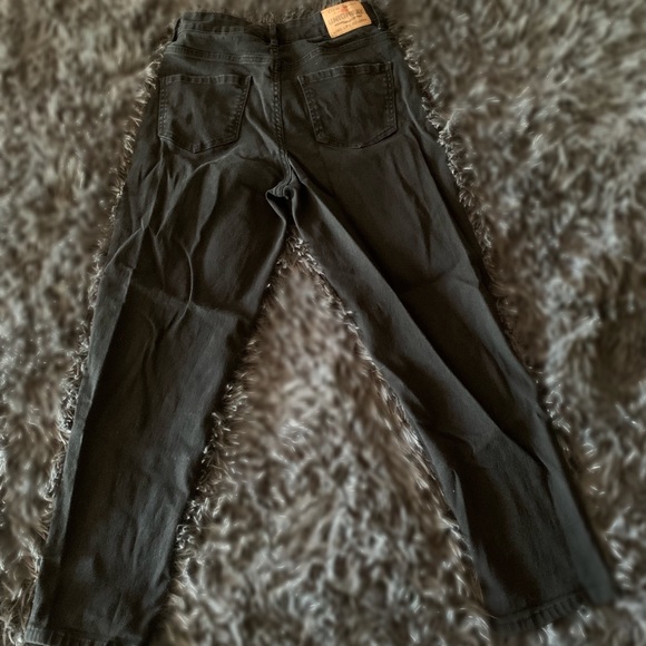 Union Bay Extra Comfort Crop Jeans - Picture 3 of 3